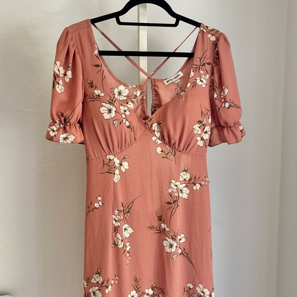 Inspired Hearts Soft Coral Scattered Floral Open Back Puff Sleeve Maxi Dress NWT - Picture 7 of 13